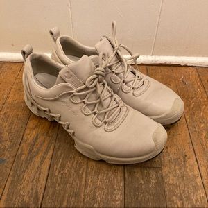 Women’s Ecco tan leather sneakers